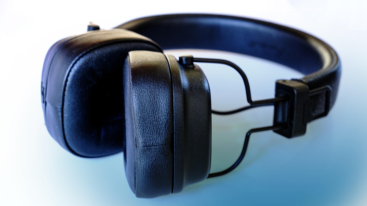 10 accessori indispensabili per migliorare la tua esperienza con le cuffie Bluetooth