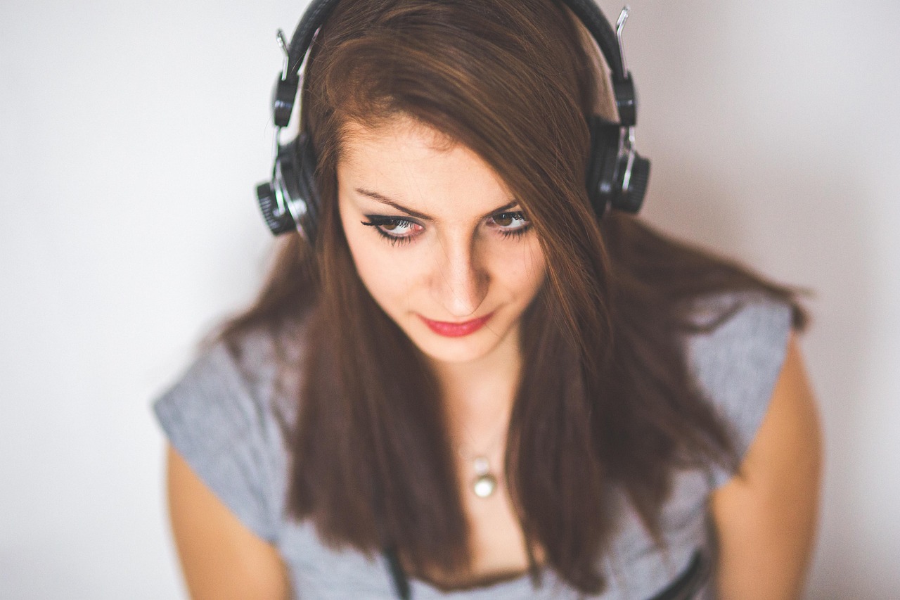 5 motivi per cui le cuffie over-ear sono la scelta migliore per i giovani adulti