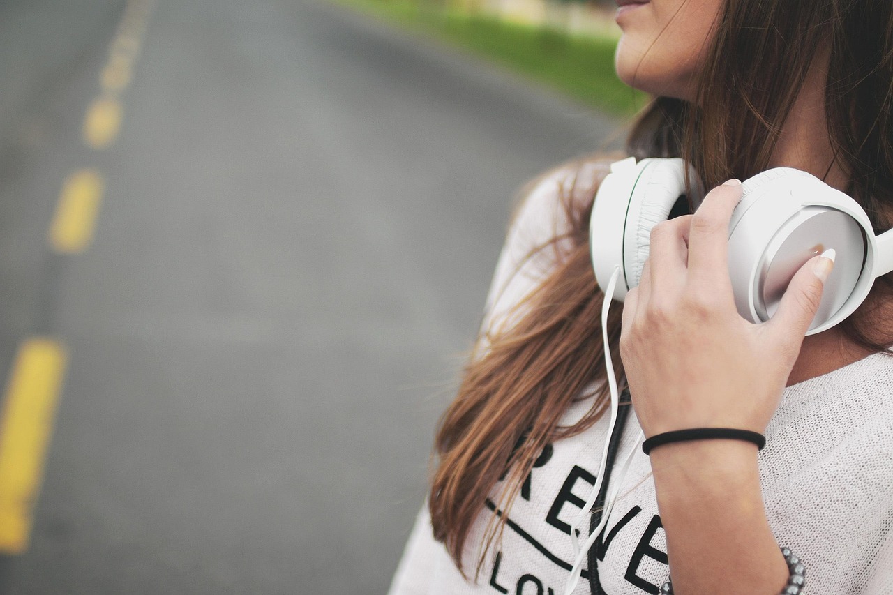 Cuffie Bluetooth: come scegliere il colore che si adatta al tuo stile [Guida Pratica]